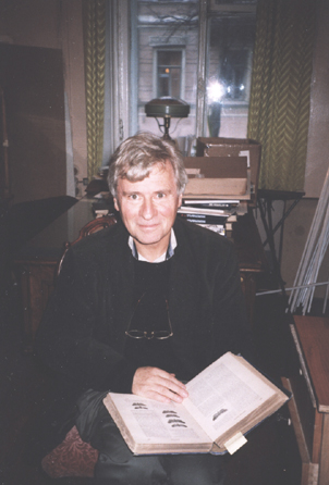 Dieter E. Zimmer 1999 im Nabokov Museum, St. Petersburg. Foto: Olga Voronina
